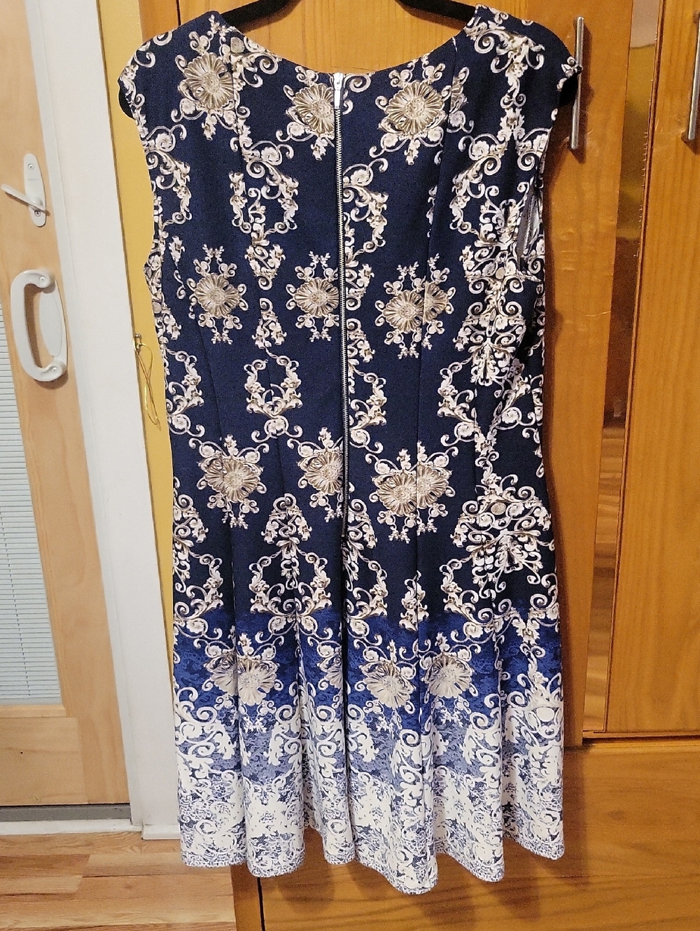 Dress Barn Navy and White Fit & Flare floral dress. Size 14. - Picture 5 of 6